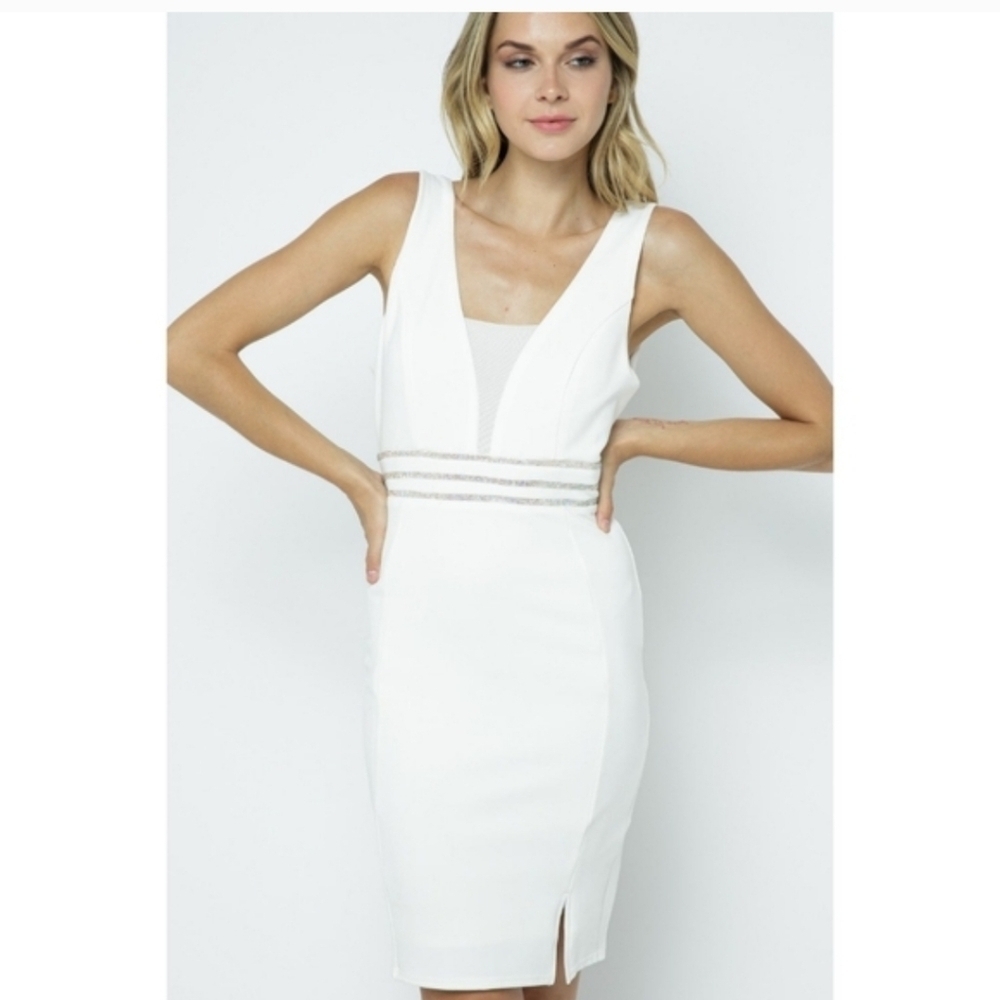 Elegant White Sleeveless Dress